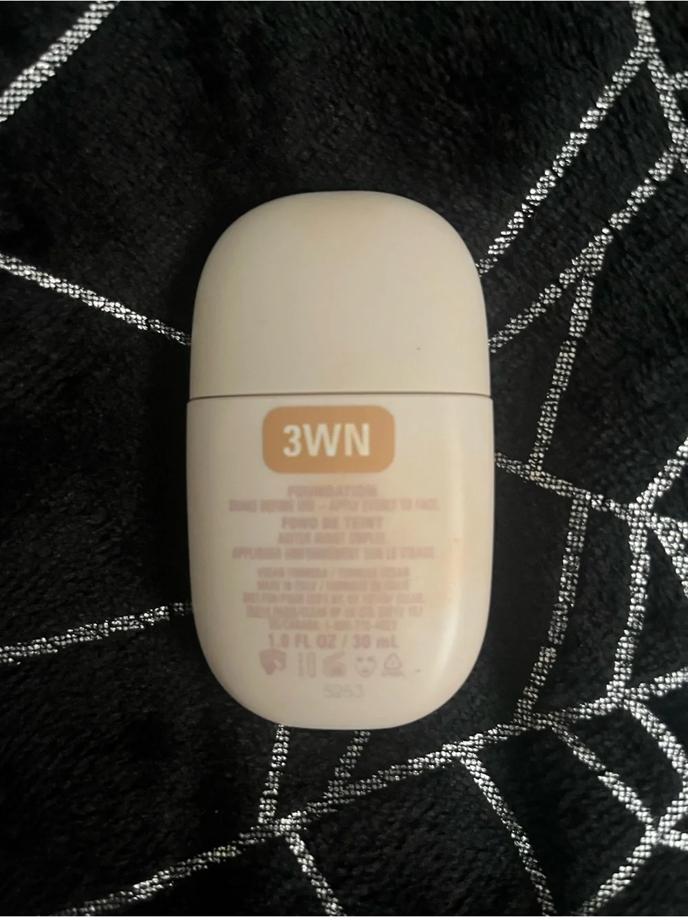 Kylie Cosmetics skin tint 3WN